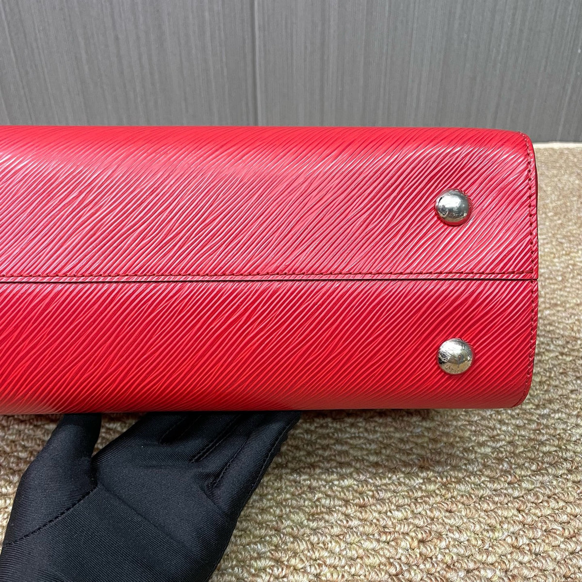 Louis Vuitton - Twist - Leather - Red - (Medium)