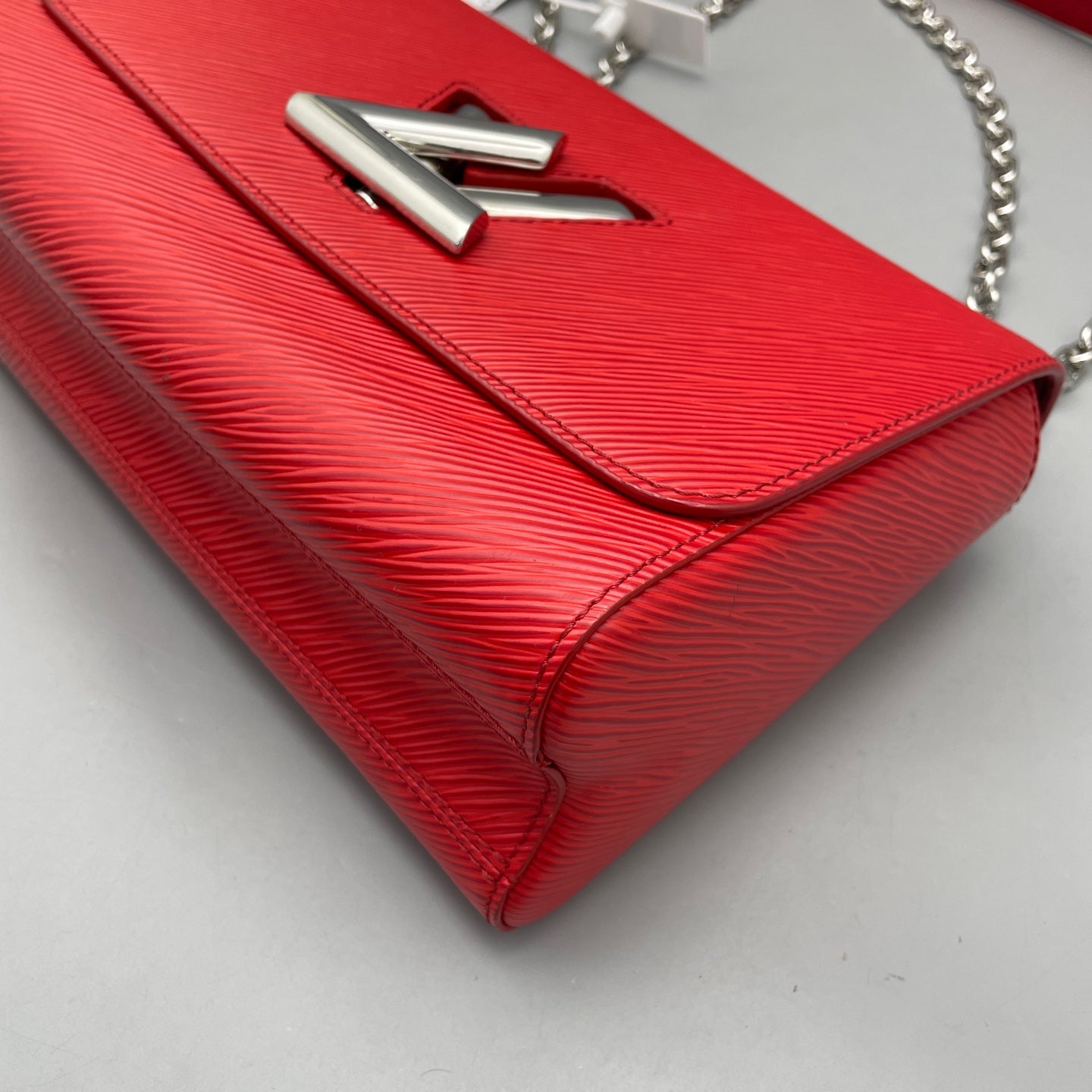 Louis Vuitton - Twist - Leather - Red - (medium)