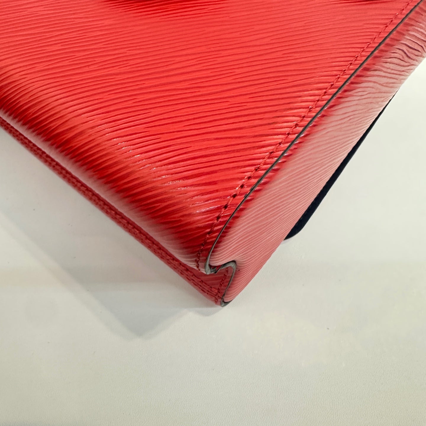 Louis Vuitton - Twist - Leather - Red - (medium)