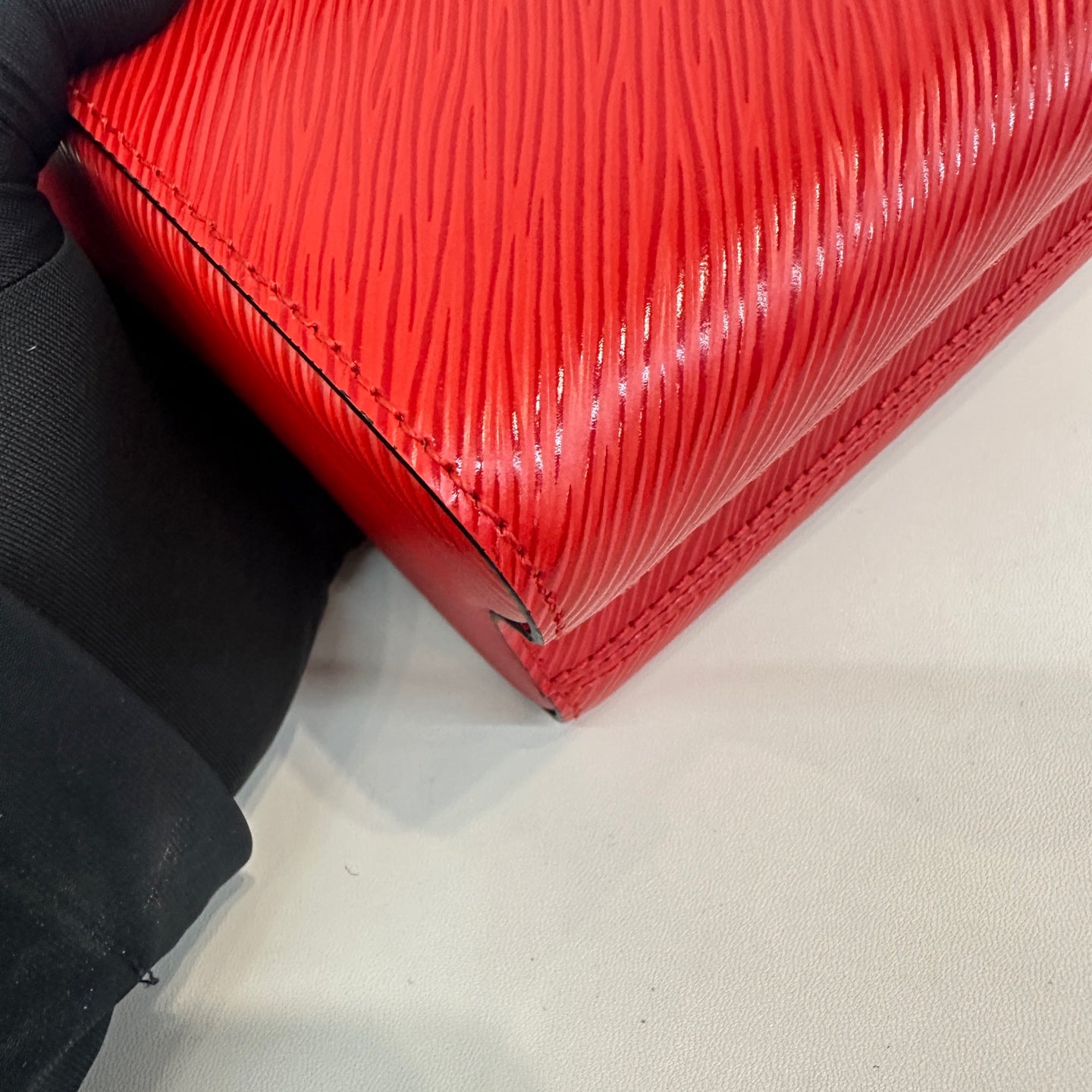 Louis Vuitton - Twist - Leather - Red - (medium)