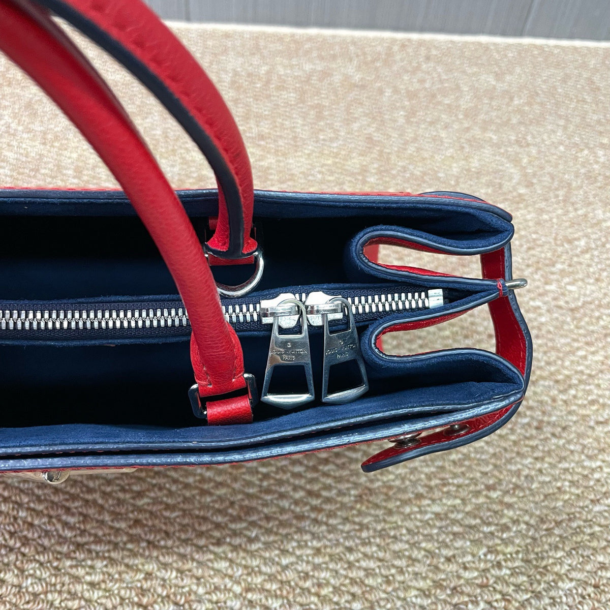 Louis Vuitton - Twist - Leather - Red - (Medium)