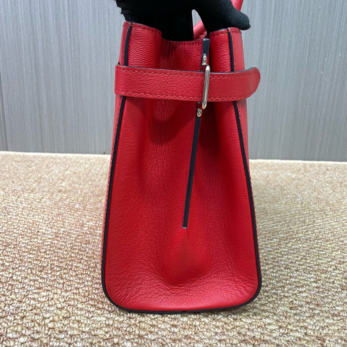 Louis Vuitton - Twist - Leather - Red - (Medium)