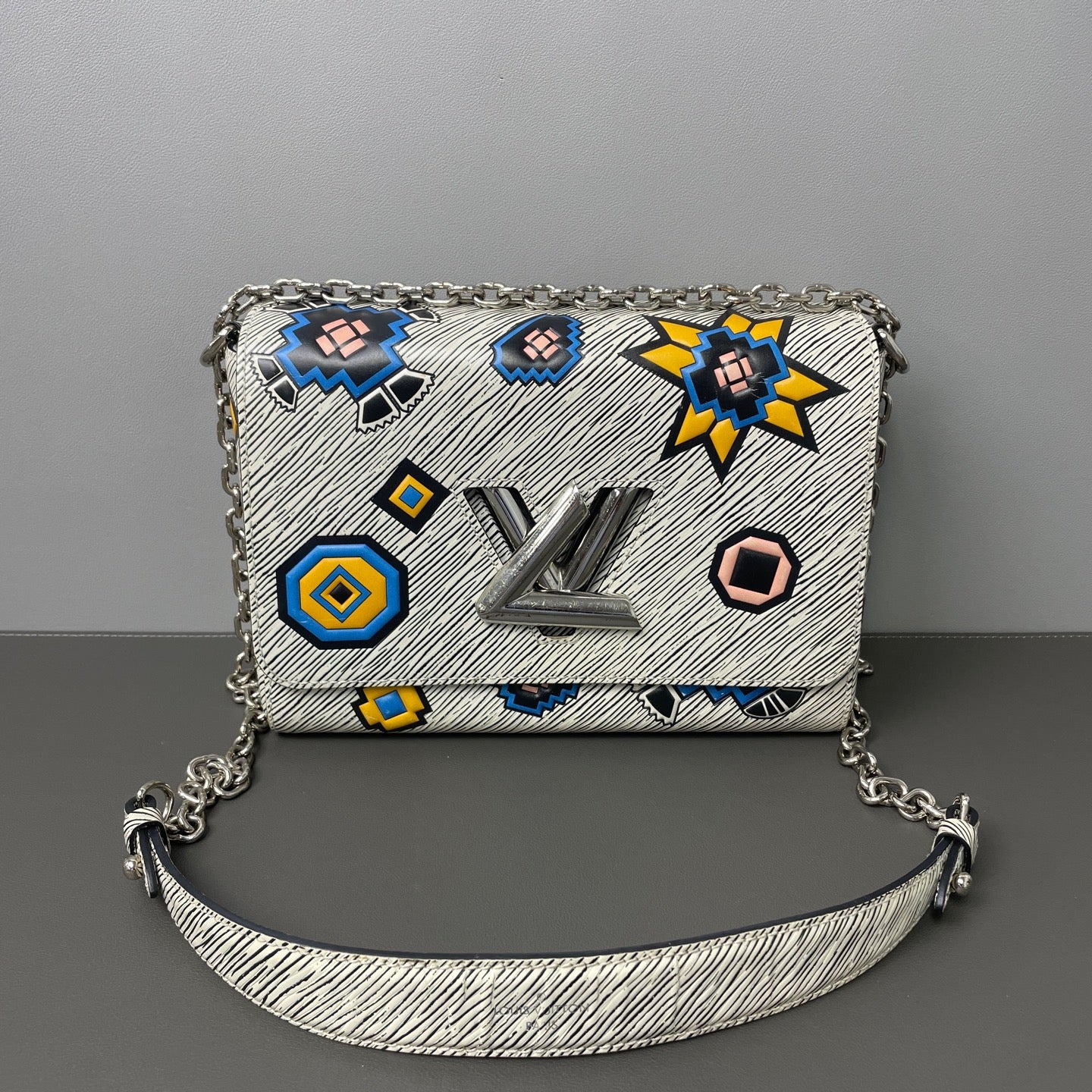 Louis Vuitton - Twist - Leather - White - (Medium)