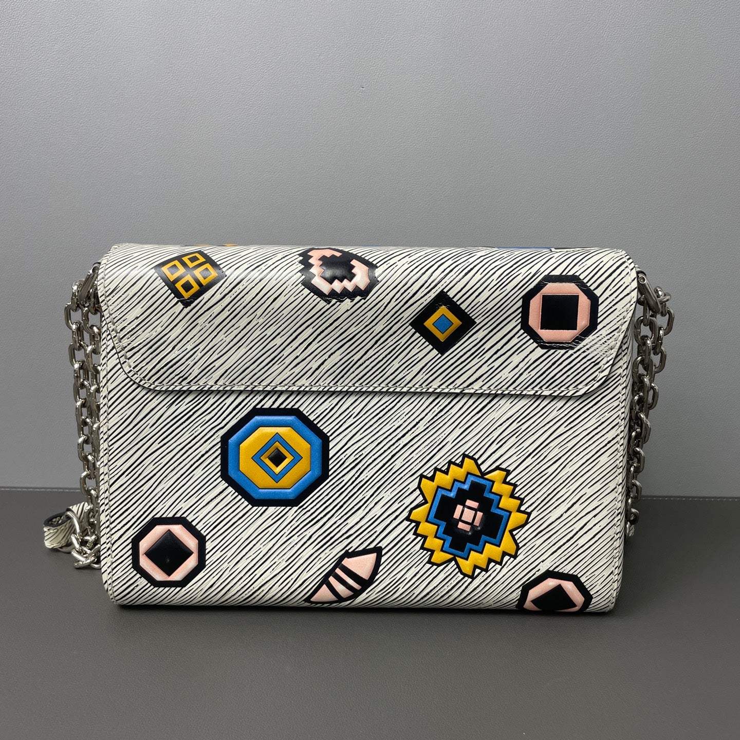 Louis Vuitton - Twist - Leather - White - (Medium)