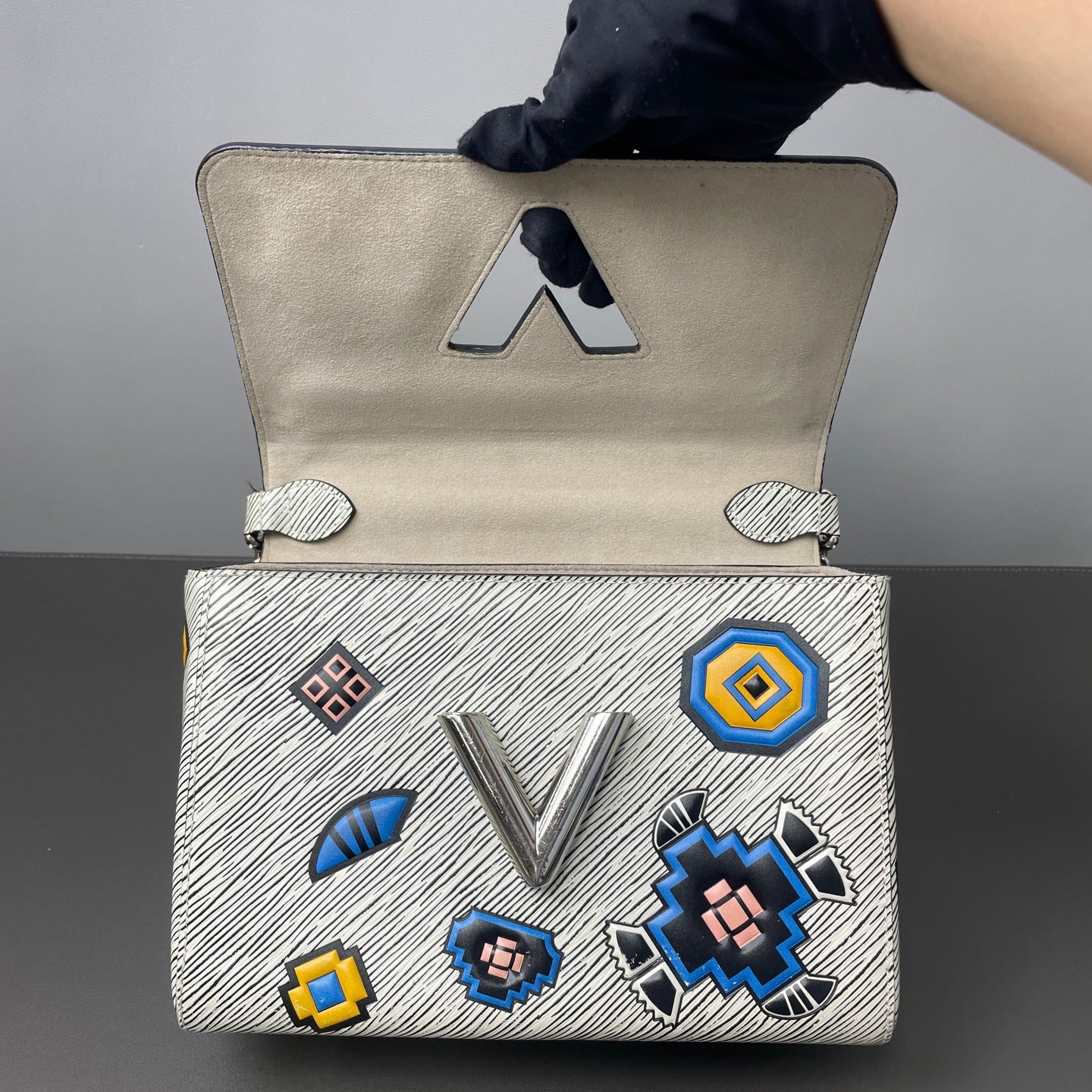 Louis Vuitton - Twist - Leather - White - (Medium)