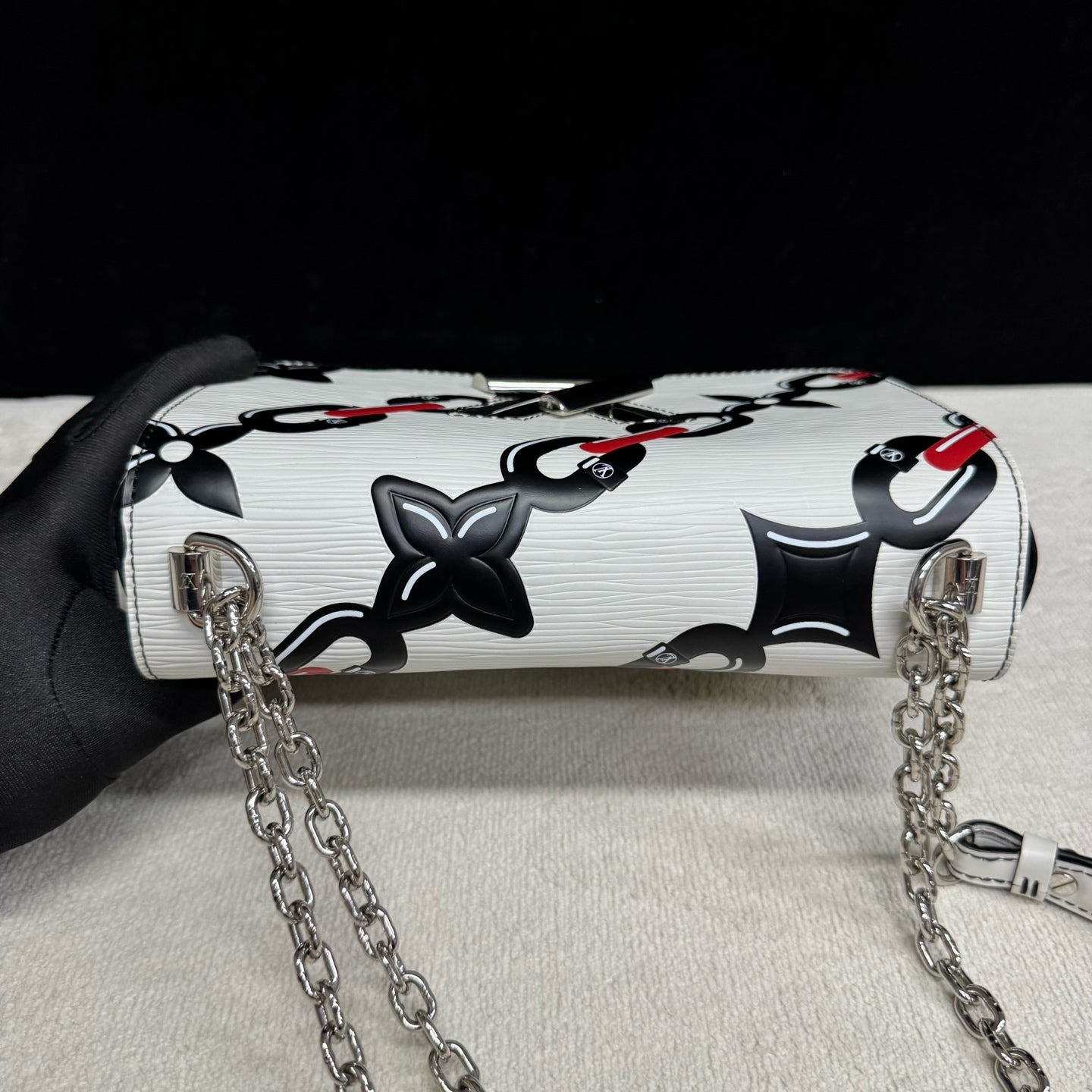 Louis Vuitton - Twist - Leather - White - (medium)