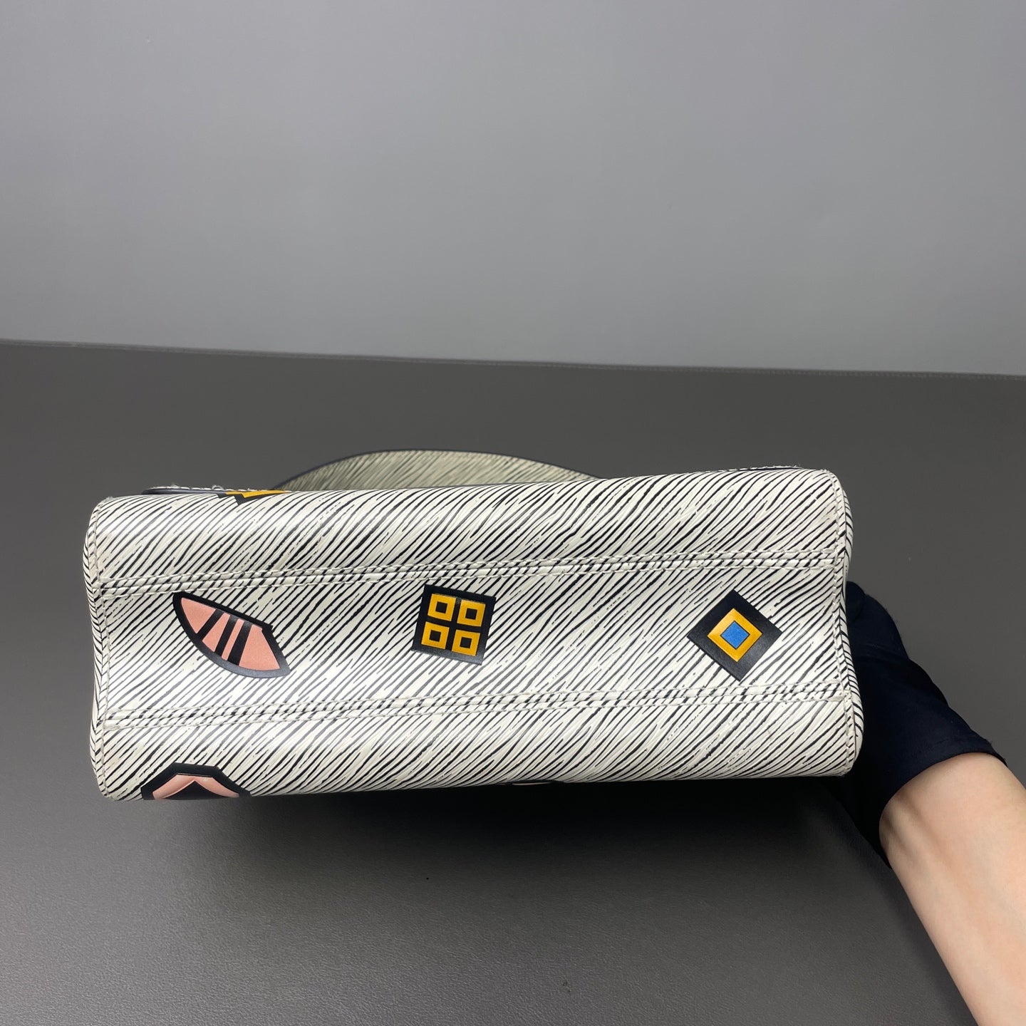 Louis Vuitton - Twist - Leather - White - (Medium)