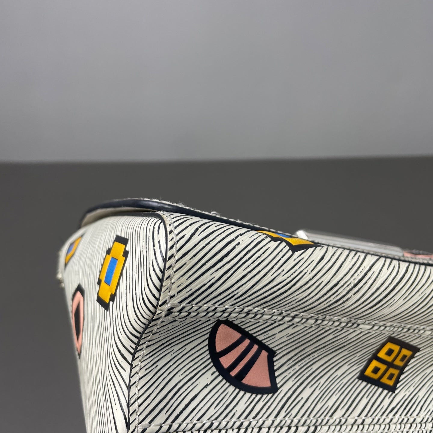 Louis Vuitton - Twist - Leather - White - (Medium)