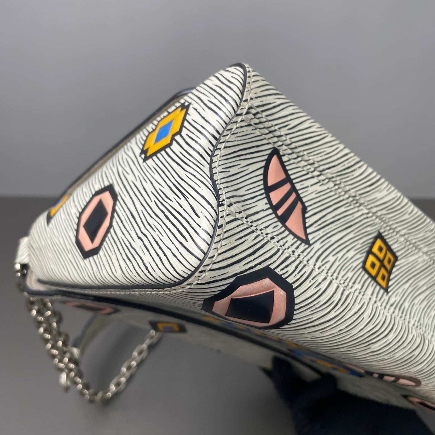 Louis Vuitton - Twist - Leather - White - (Medium)