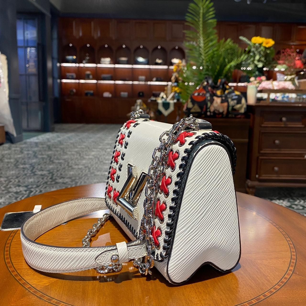 Louis Vuitton - Twist - Leather - White - (small)