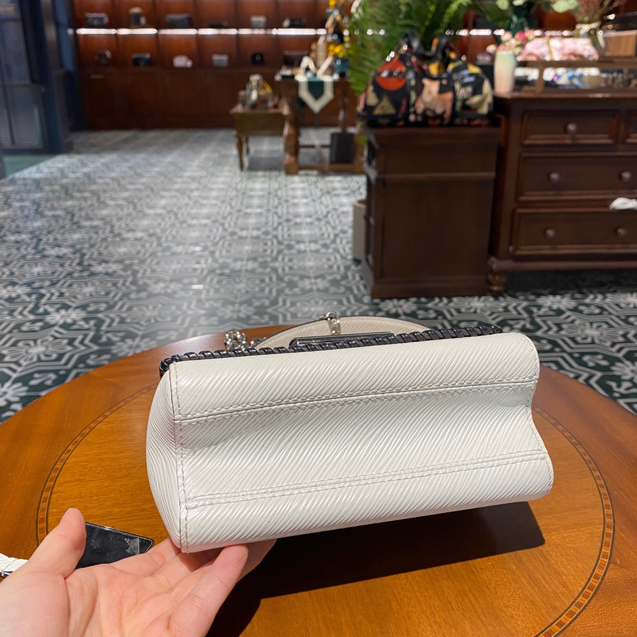 Louis Vuitton - Twist - Leather - White - (small)