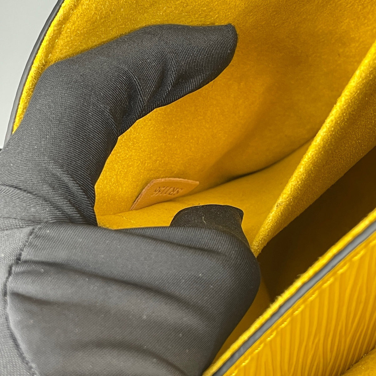 Louis Vuitton - Twist - Leather - Yellow - (medium)