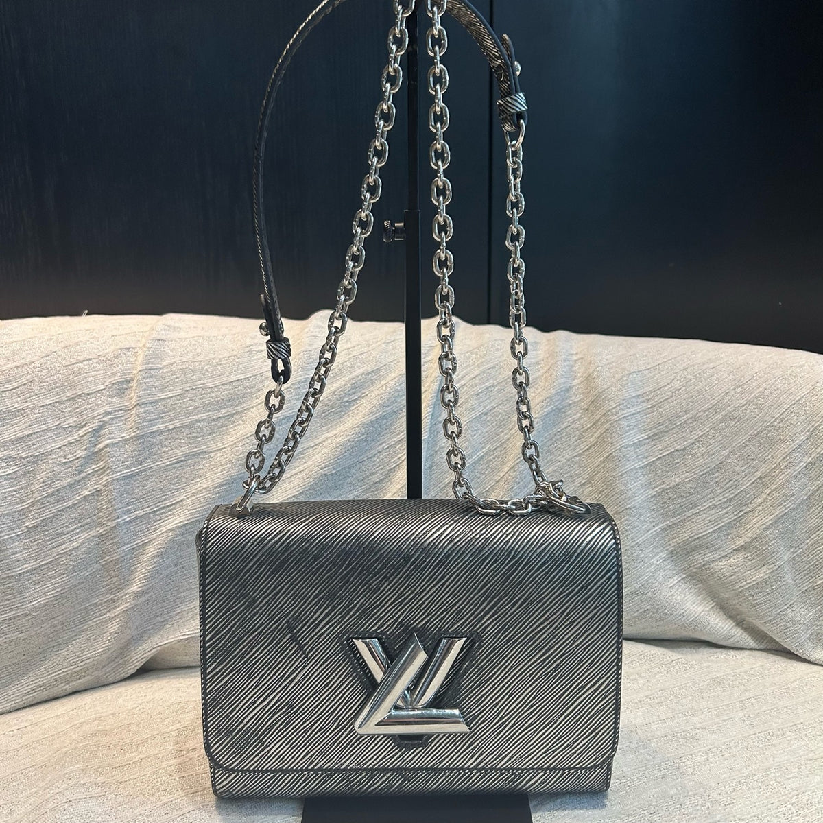 Louis Vuitton - Twist Medium - Leather - Black - (medium)