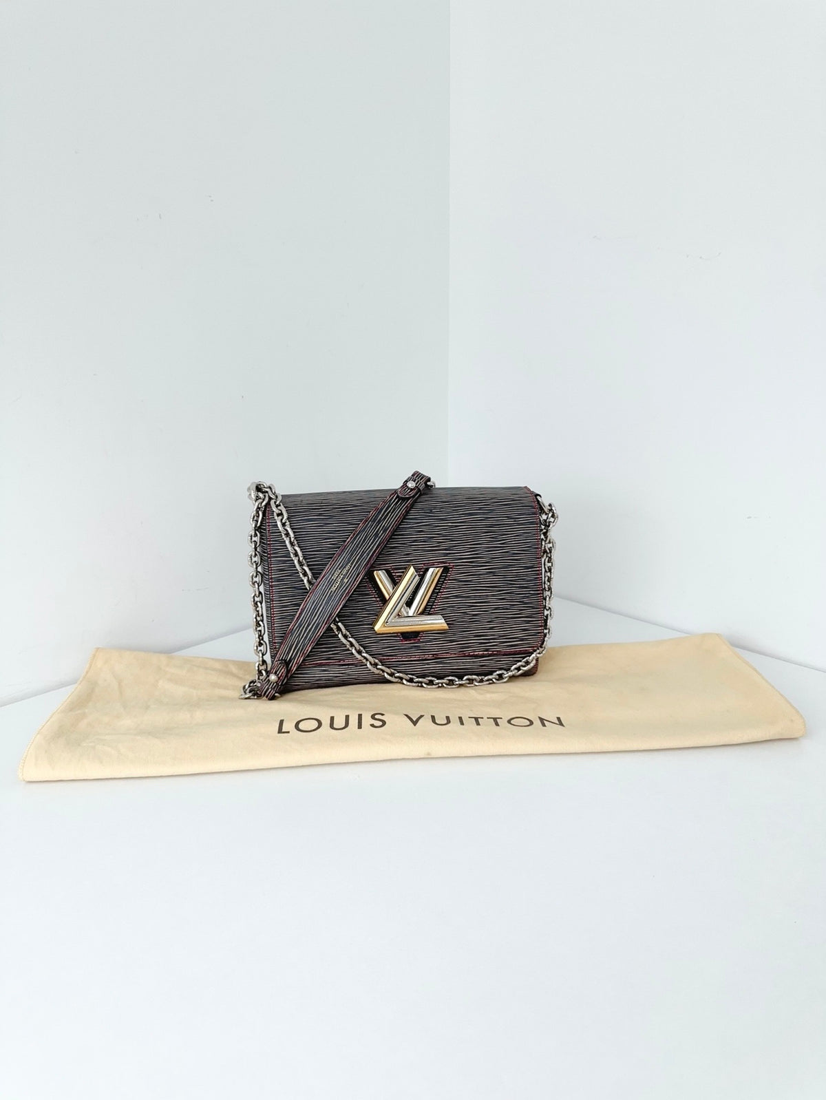 Louis Vuitton - Twist Medium - Leather - Black - (medium)