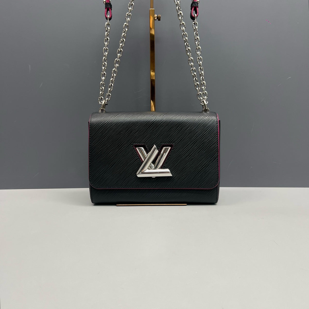 Louis Vuitton - Twist Medium - Leather - Black - (medium)