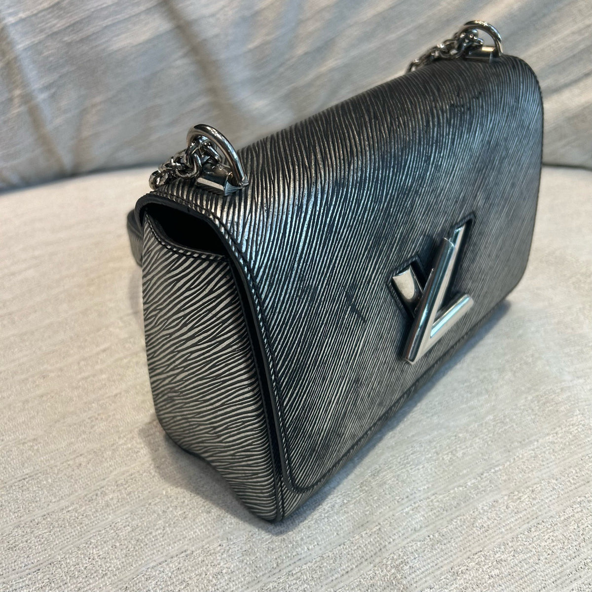 Louis Vuitton - Twist Medium - Leather - Black - (medium)