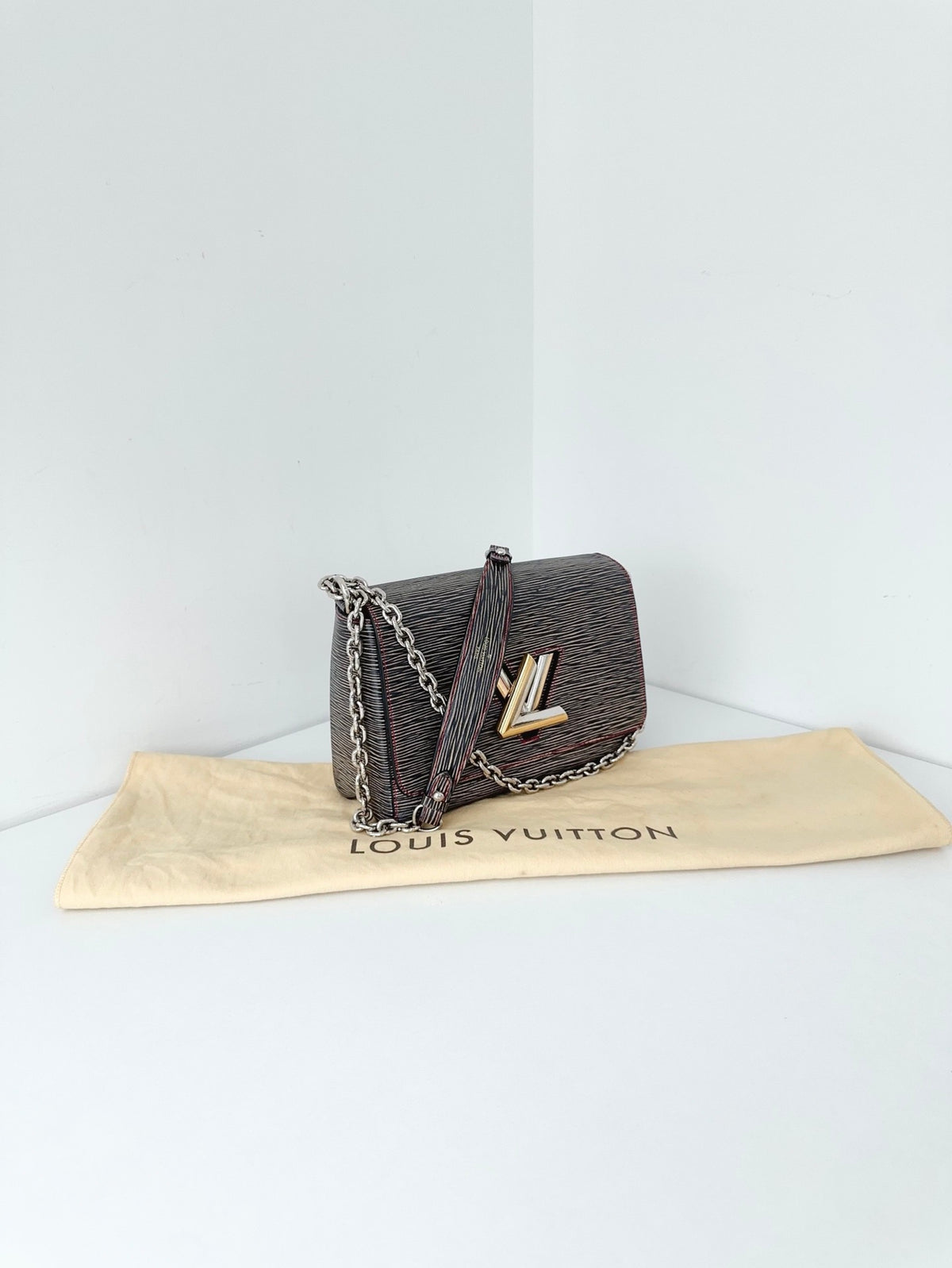 Louis Vuitton - Twist Medium - Leather - Black - (medium)