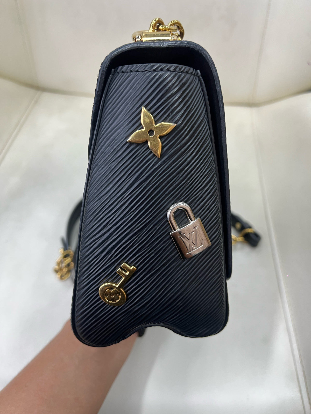 Louis Vuitton - Twist Medium - Leather - Black - (medium)