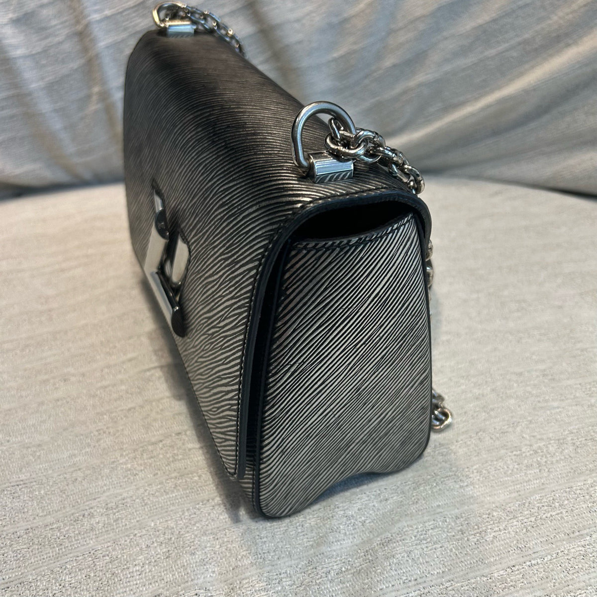 Louis Vuitton - Twist Medium - Leather - Black - (medium)
