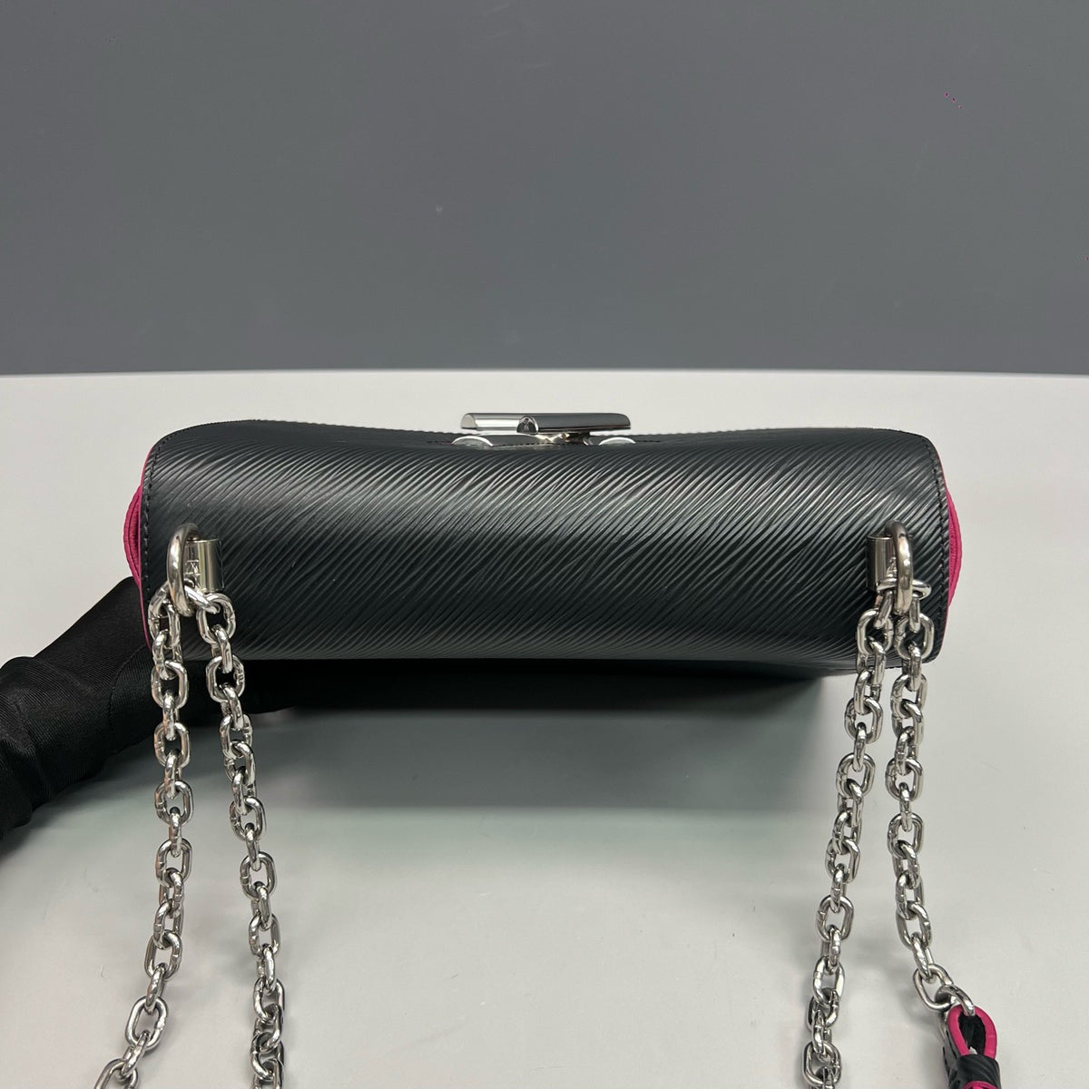 Louis Vuitton - Twist Medium - Leather - Black - (medium)