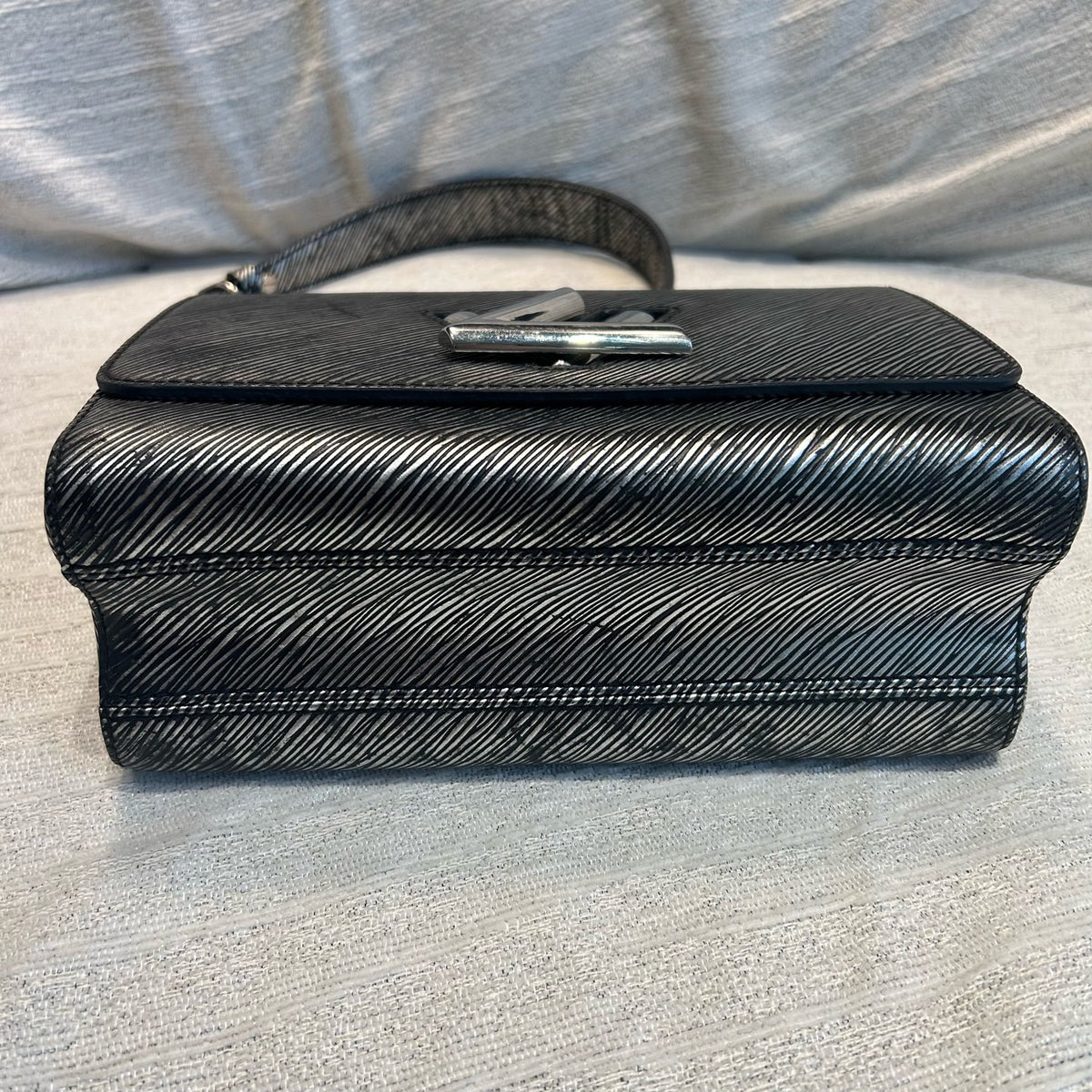 Louis Vuitton - Twist Medium - Leather - Black - (medium)