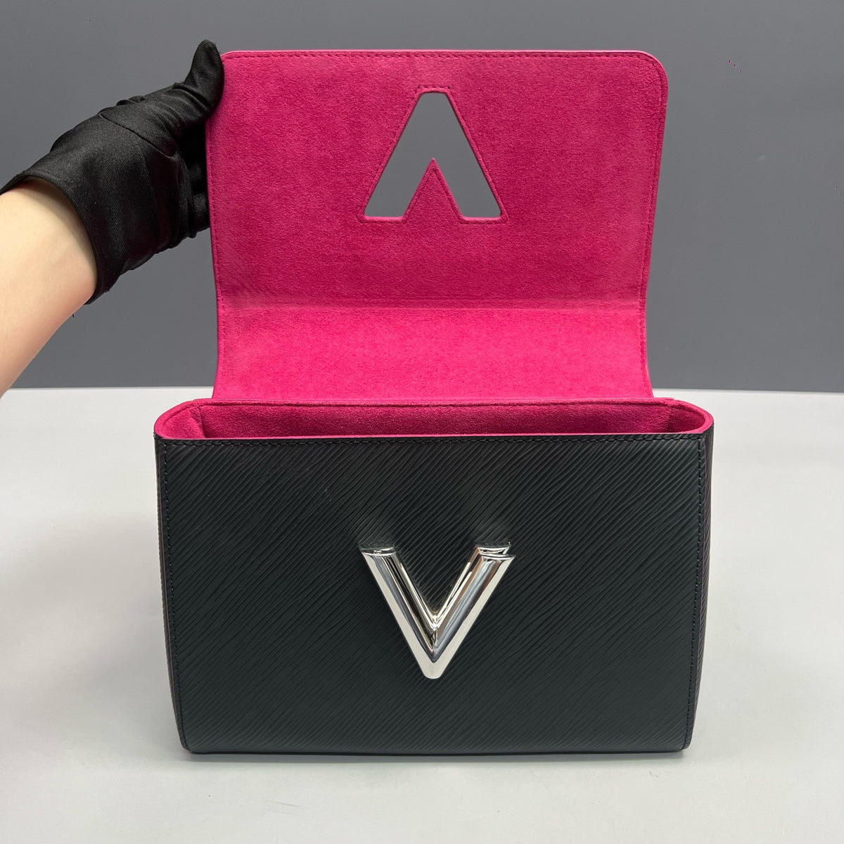 Louis Vuitton - Twist Medium - Leather - Black - (medium)