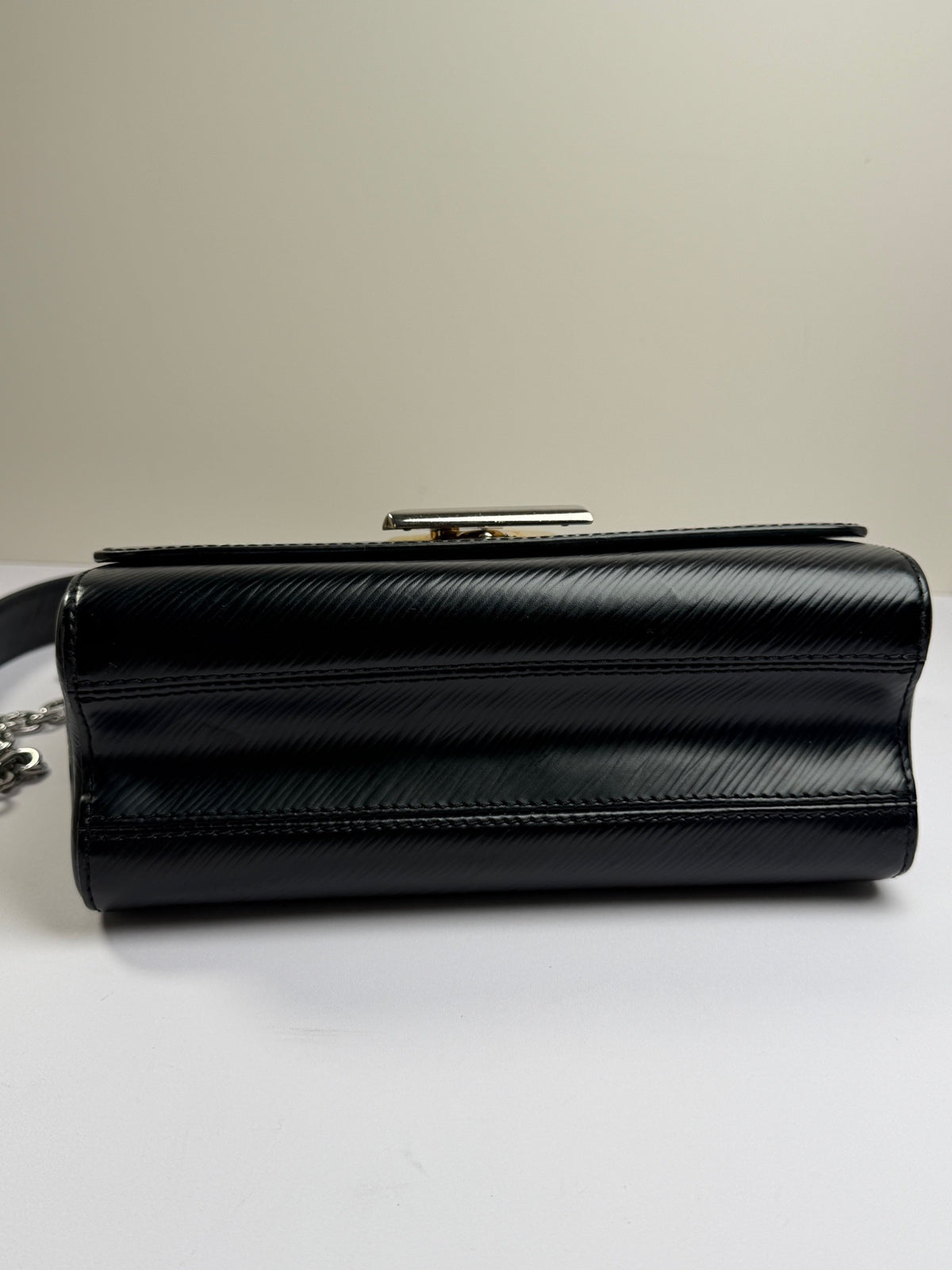 Louis Vuitton - Twist Medium - Leather - Black - (medium)