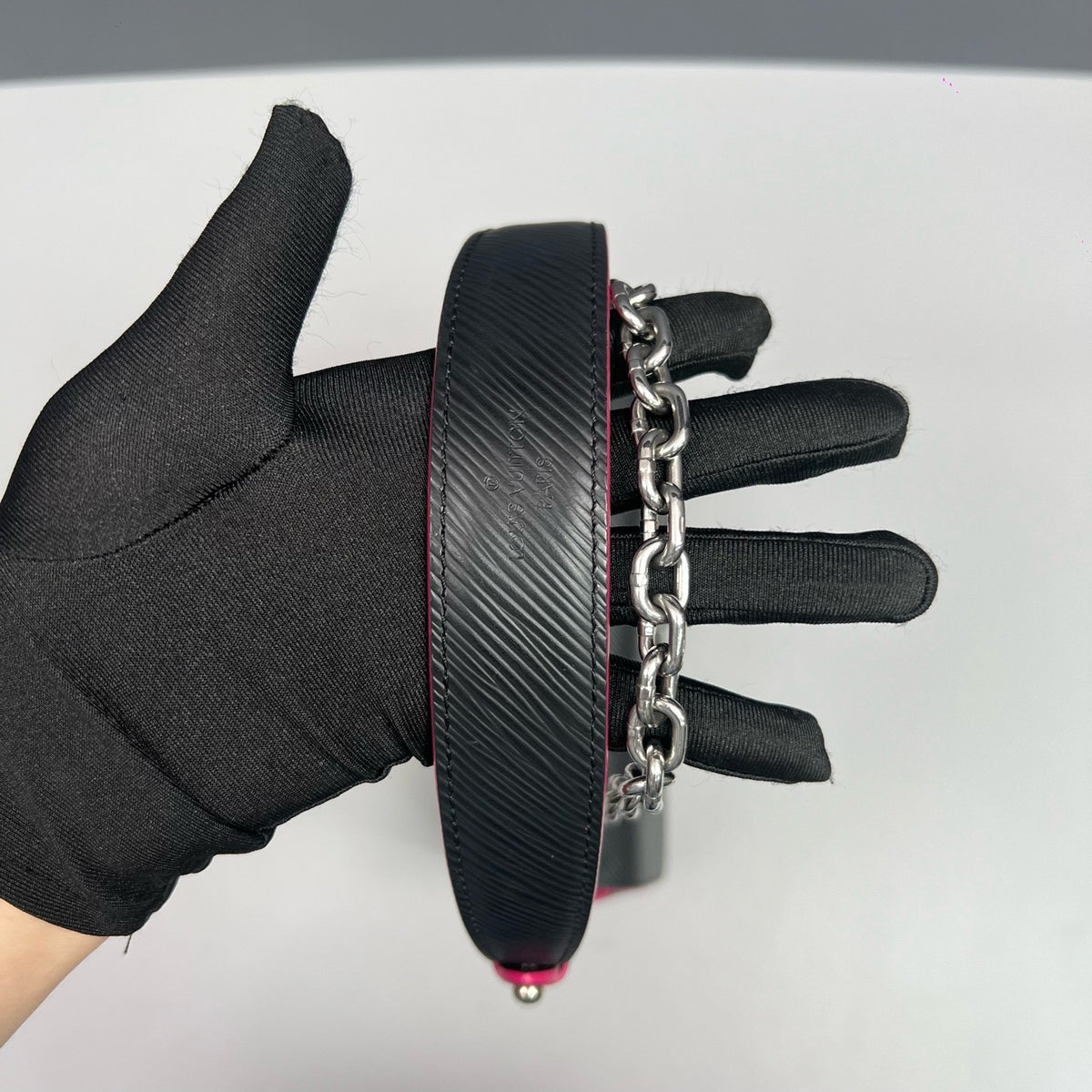 Louis Vuitton - Twist Medium - Leather - Black - (medium)