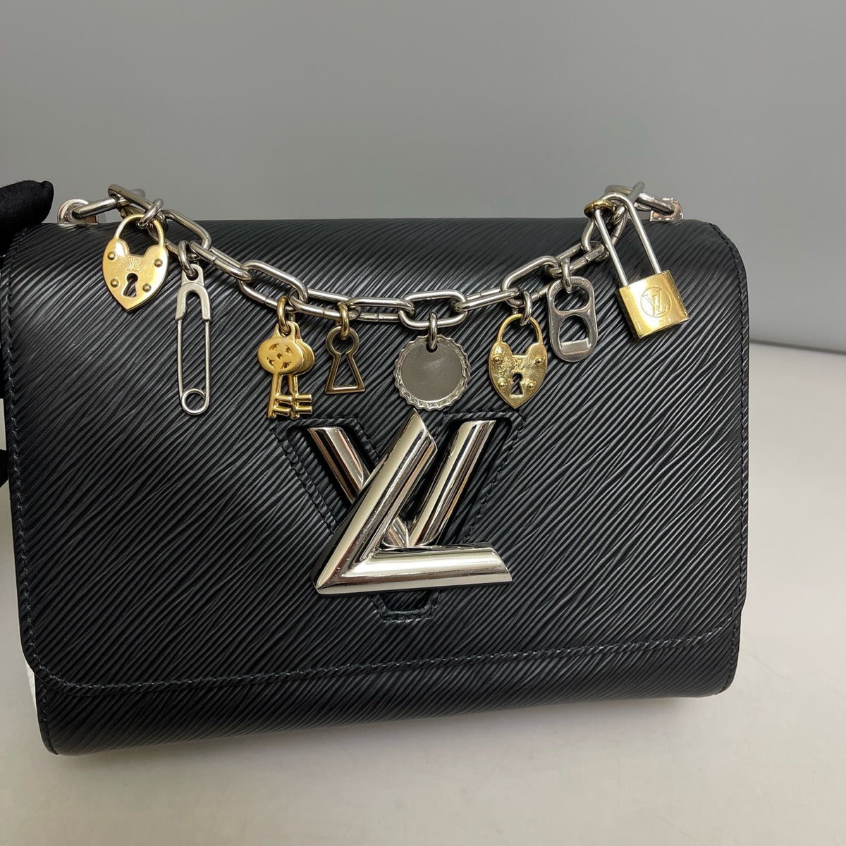 Louis Vuitton - Twist Medium - Leather - Black - (medium)