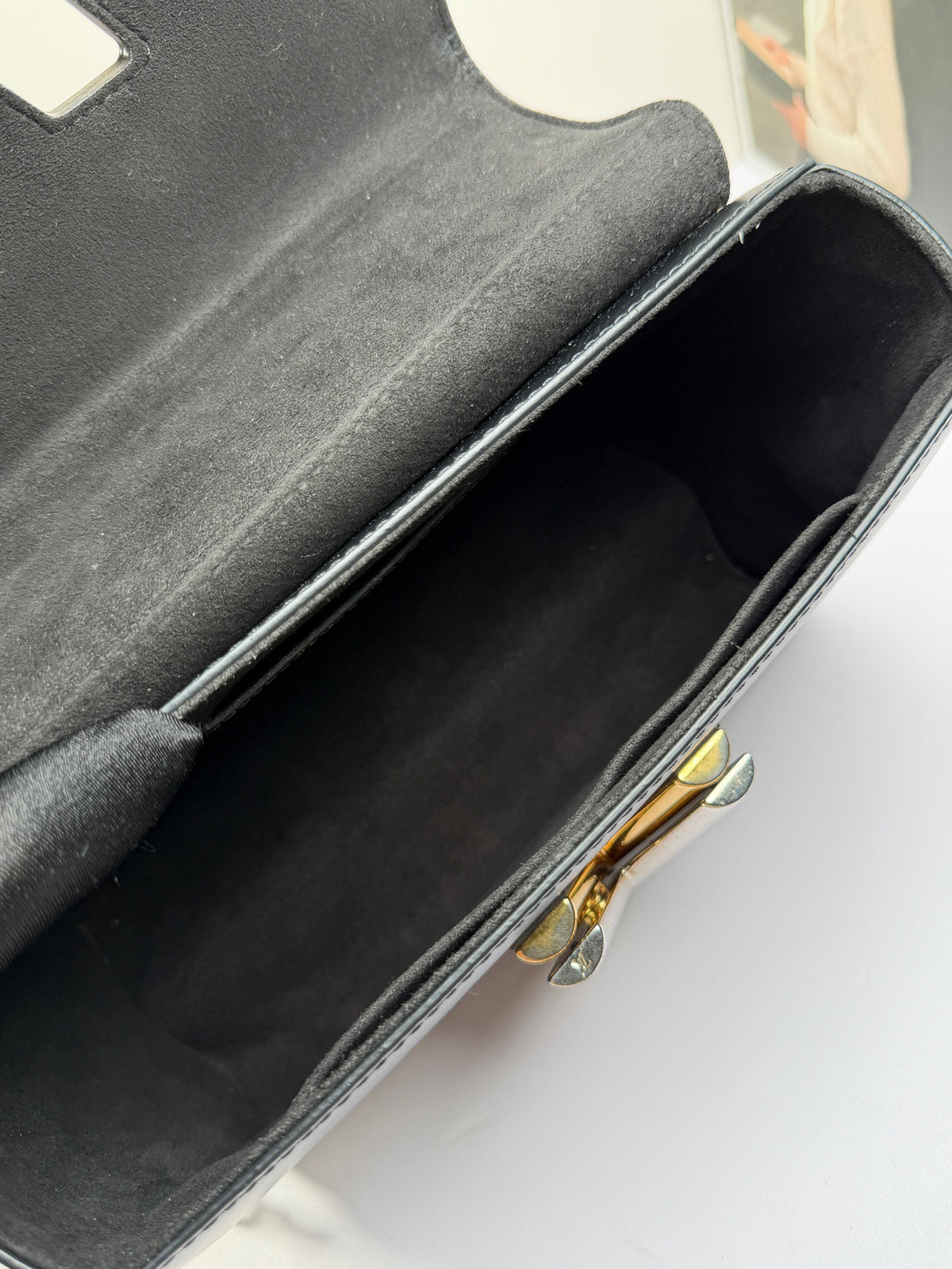 Louis Vuitton - Twist Medium - Leather - Black - (medium)