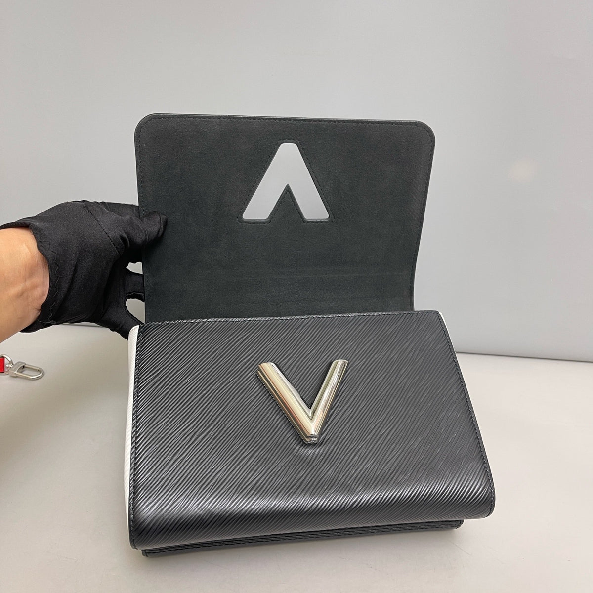 Louis Vuitton - Twist Medium - Leather - Black - (medium)