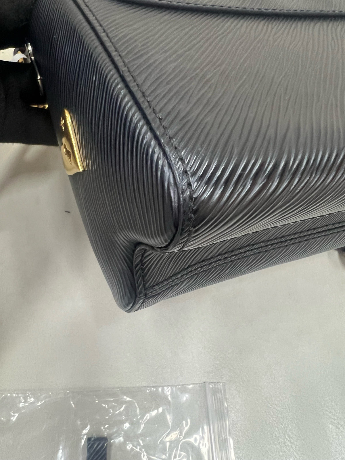Louis Vuitton - Twist Medium - Leather - Black - (medium)