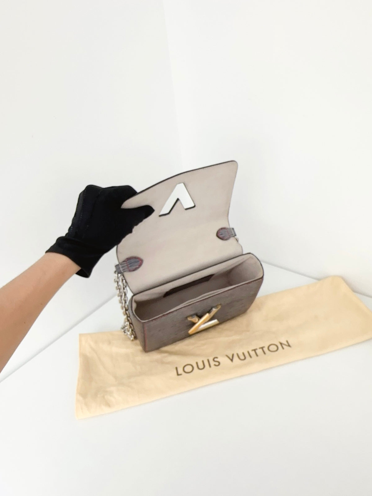 Louis Vuitton - Twist Medium - Leather - Black - (medium)