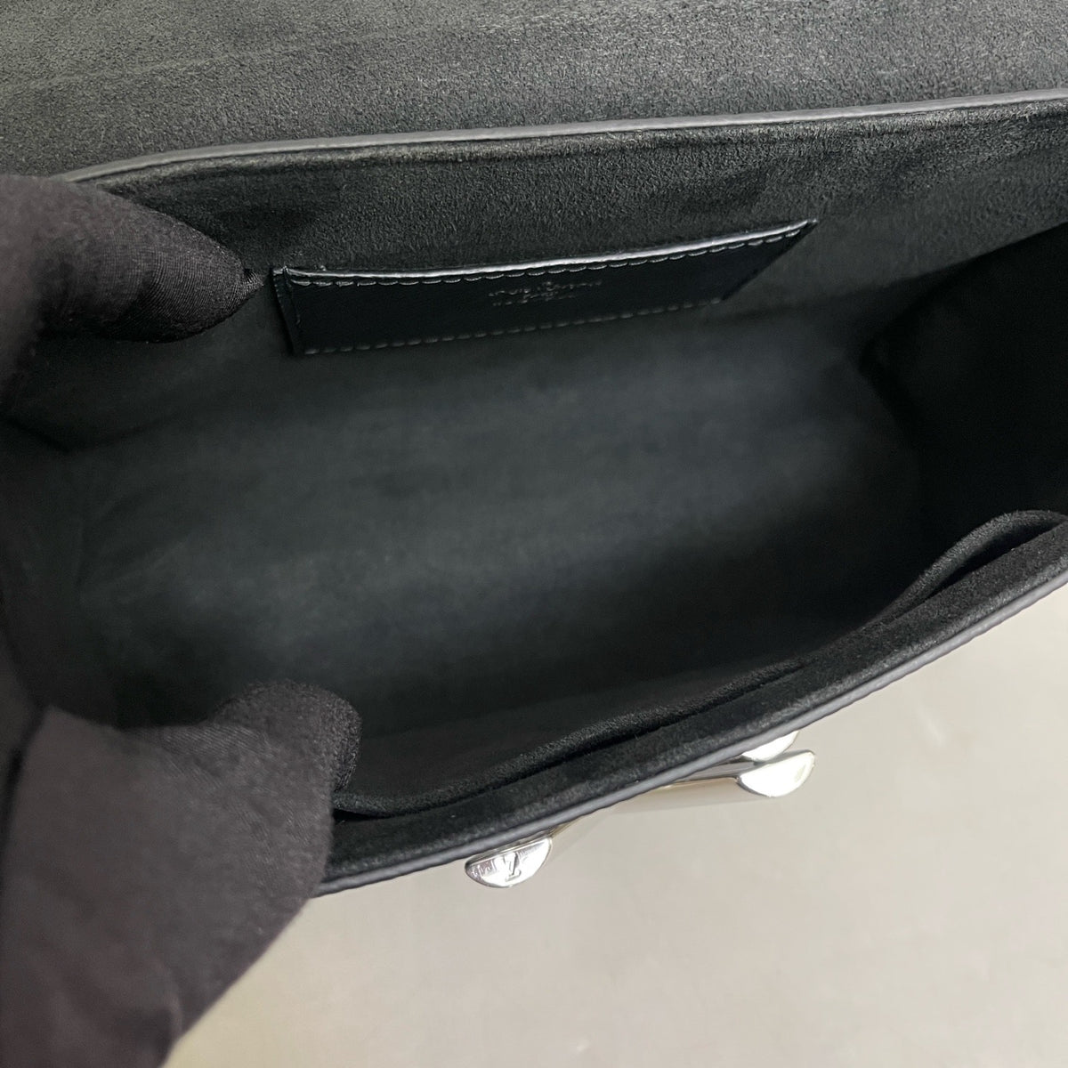 Louis Vuitton - Twist Medium - Leather - Black - (medium)