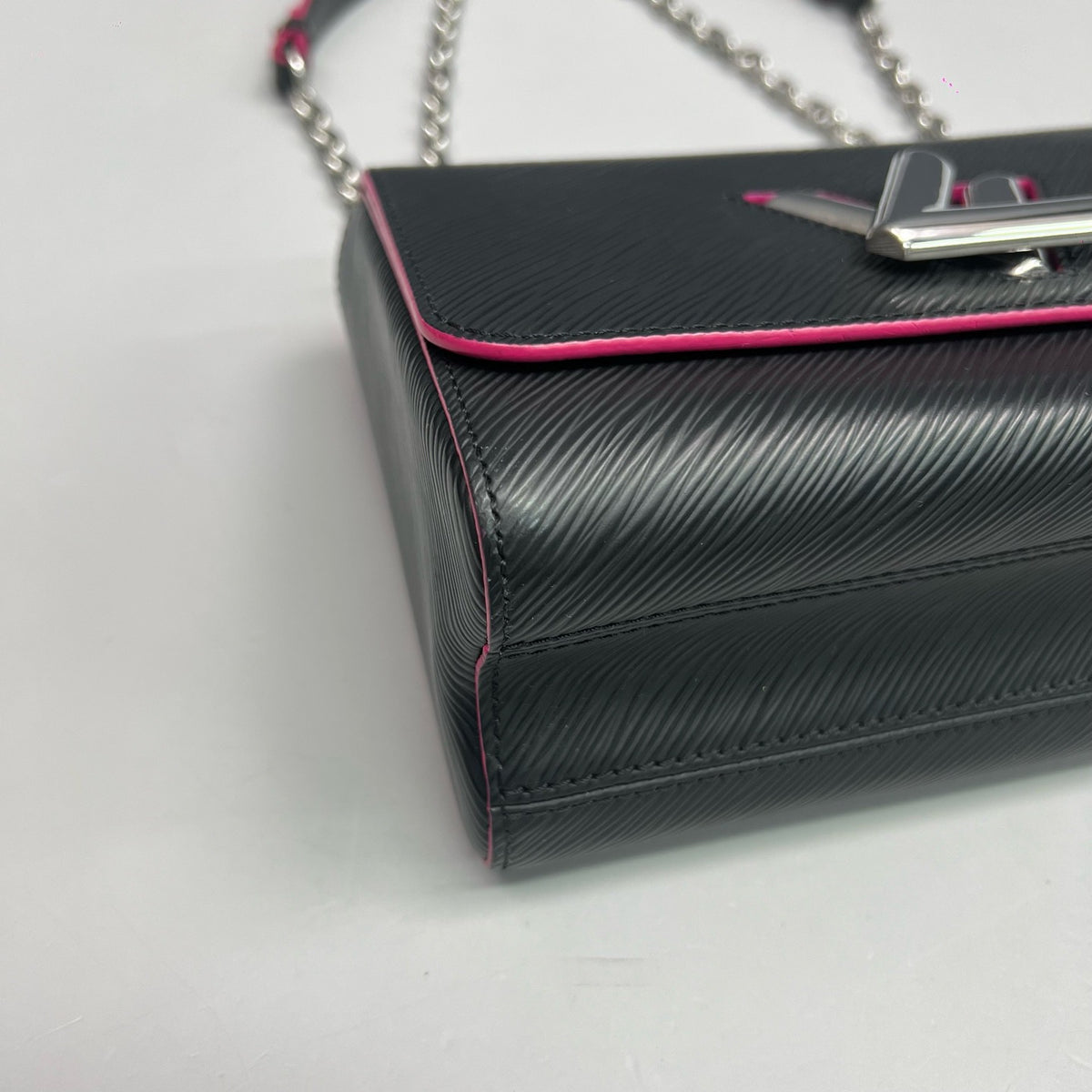Louis Vuitton - Twist Medium - Leather - Black - (medium)