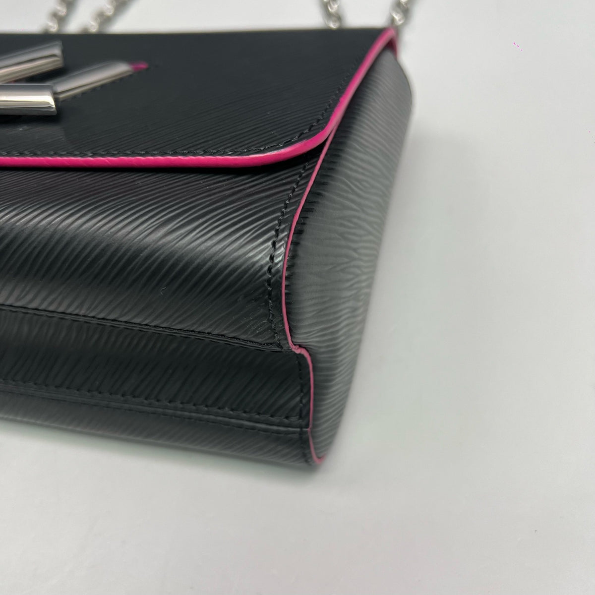 Louis Vuitton - Twist Medium - Leather - Black - (medium)