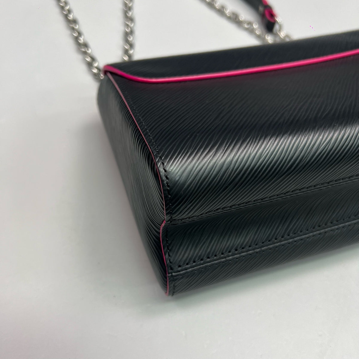 Louis Vuitton - Twist Medium - Leather - Black - (medium)