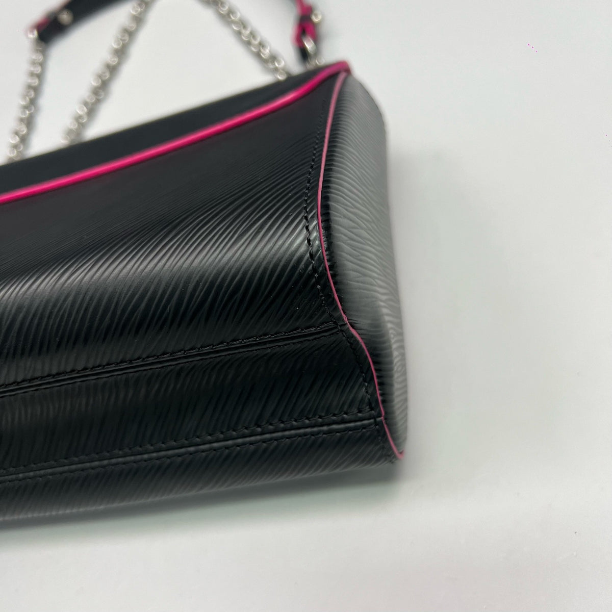 Louis Vuitton - Twist Medium - Leather - Black - (medium)