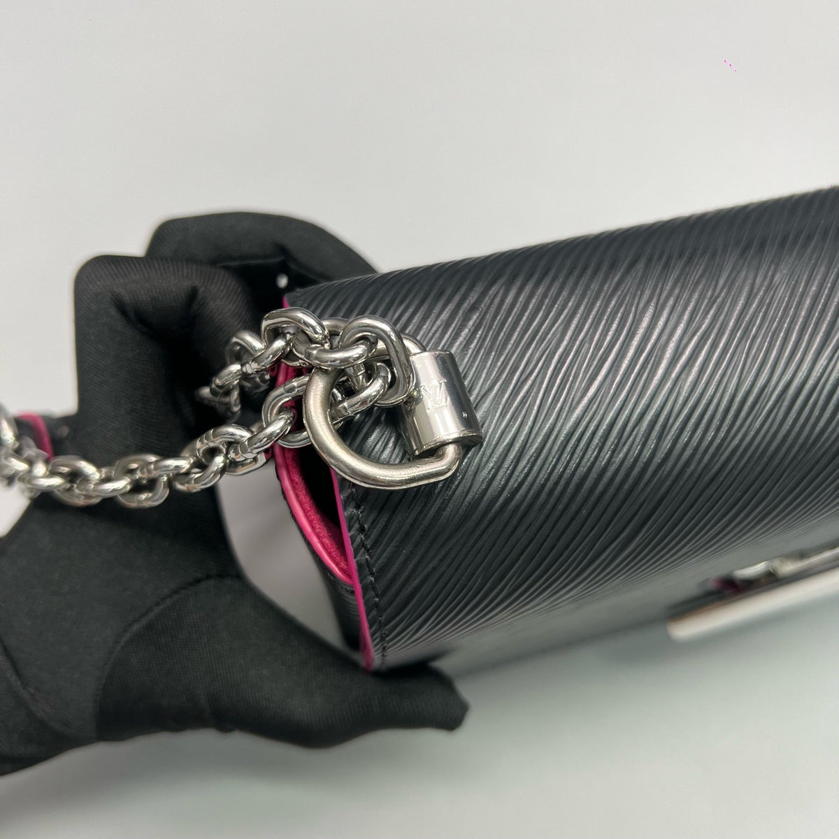 Louis Vuitton - Twist Medium - Leather - Black - (medium)