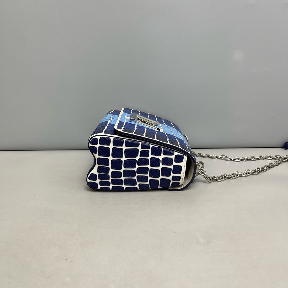 Louis Vuitton - Twist Medium - Leather - Blue - (medium)