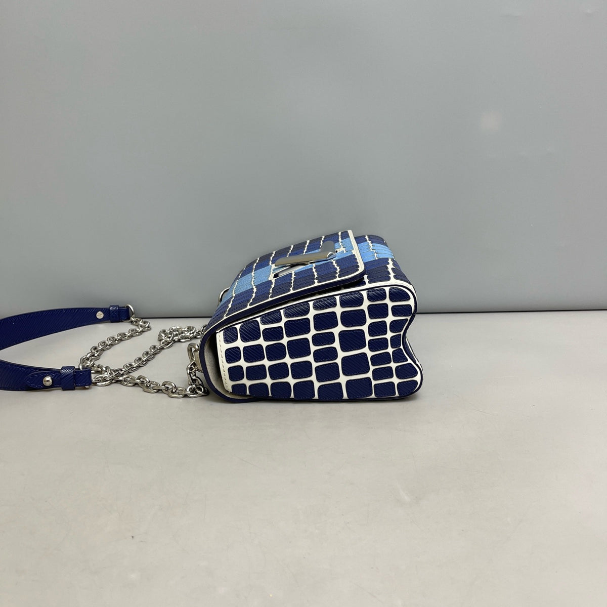 Louis Vuitton - Twist Medium - Leather - Blue - (medium)