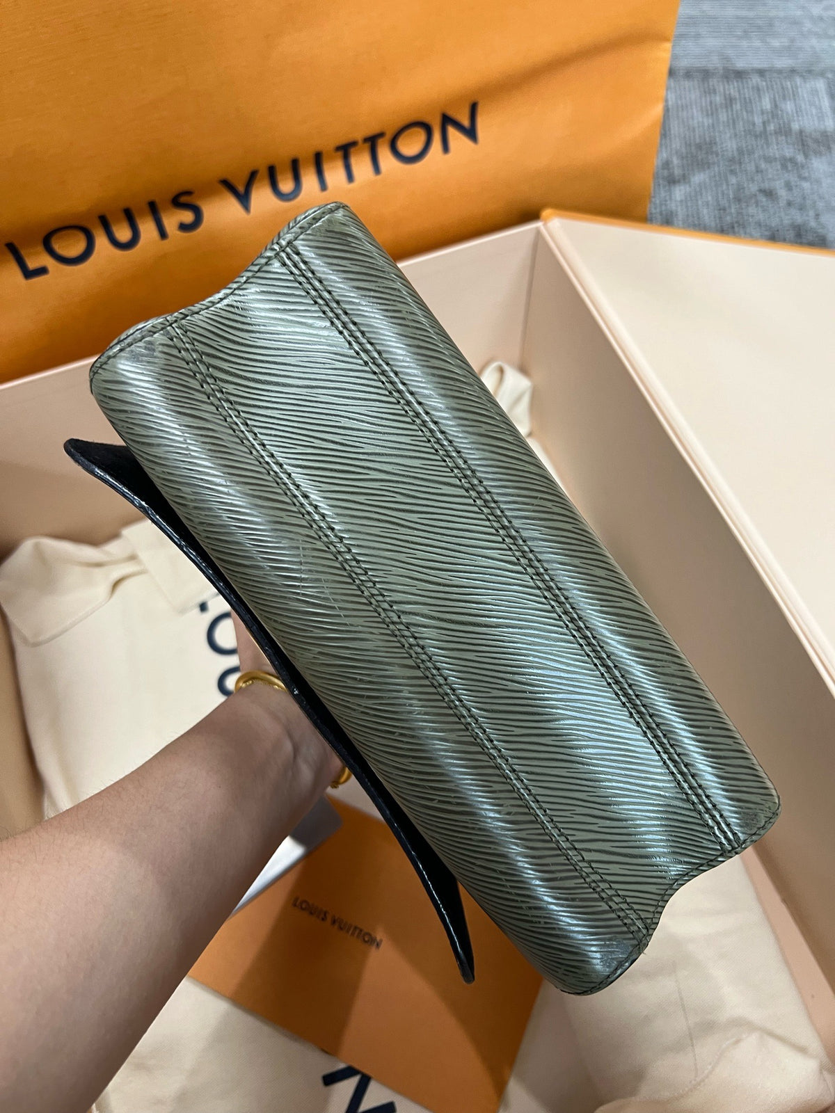 Louis Vuitton - Twist Medium - Leather - Blue - (medium)