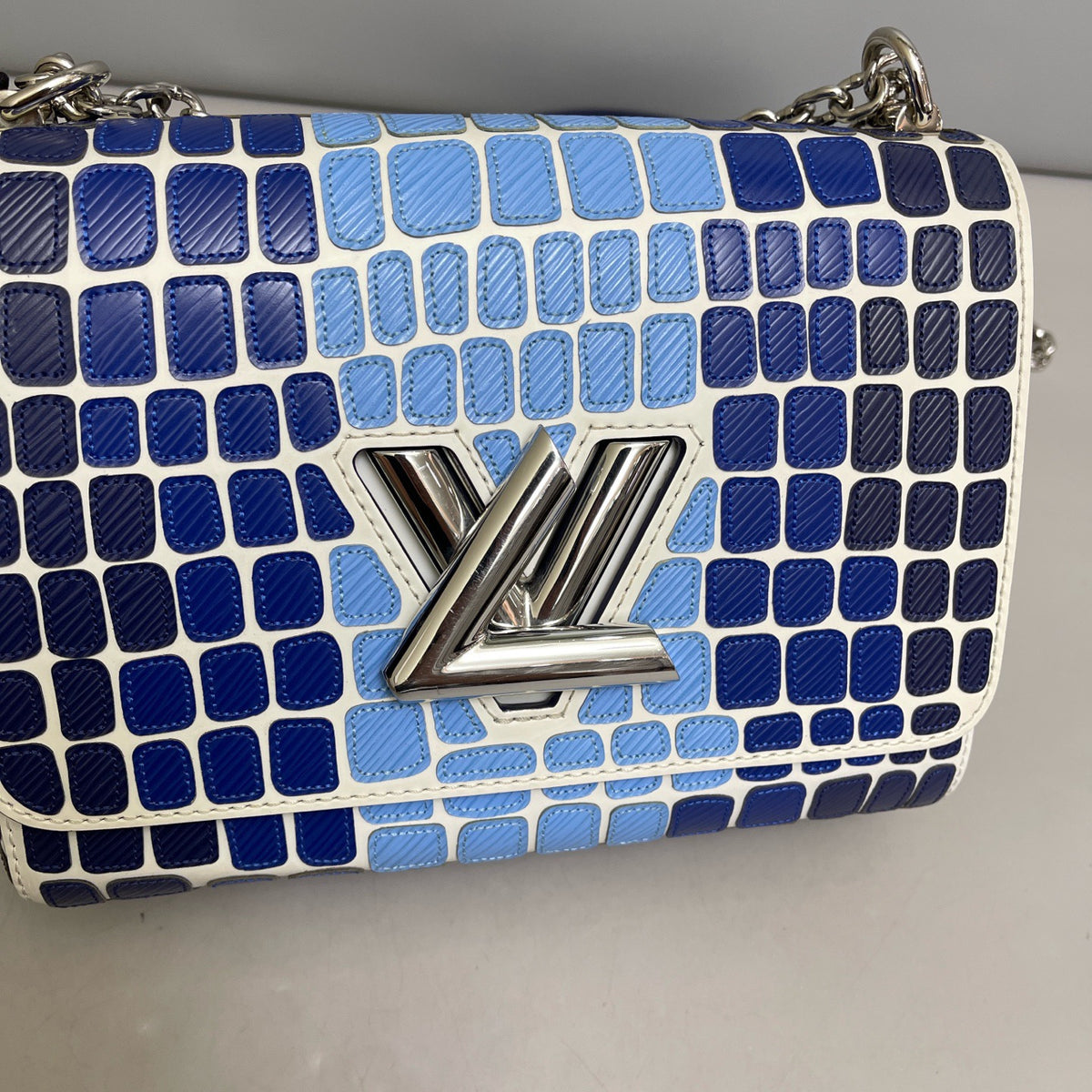 Louis Vuitton - Twist Medium - Leather - Blue - (medium)
