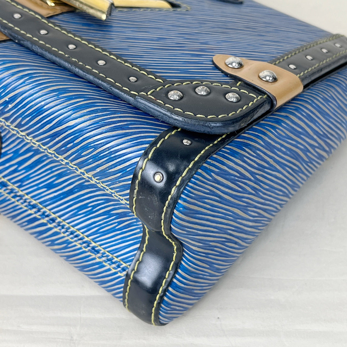 Louis Vuitton - Twist Medium - Leather - Blue - (medium)