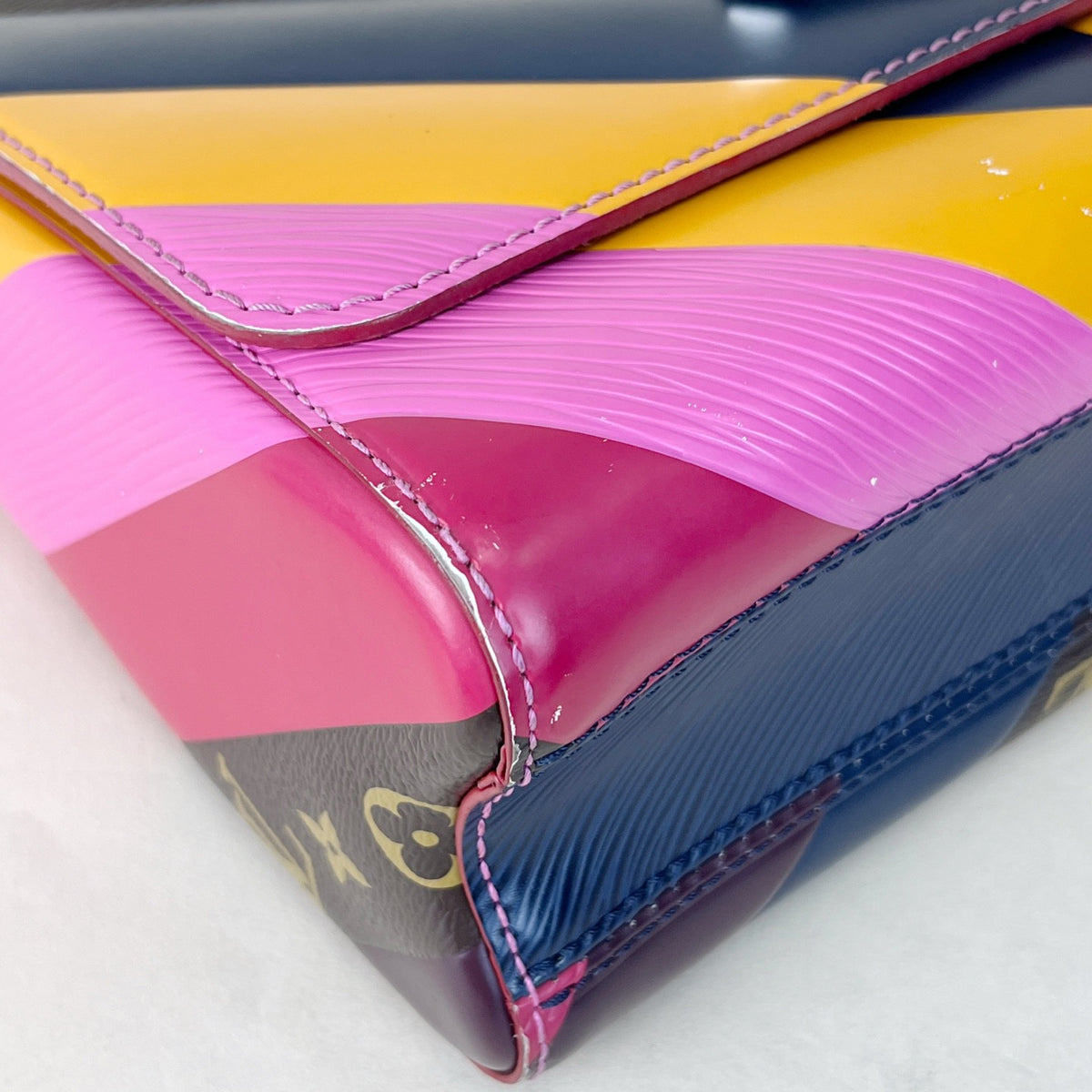 Louis Vuitton - Twist Medium - Leather - Multicolour - (Medium)