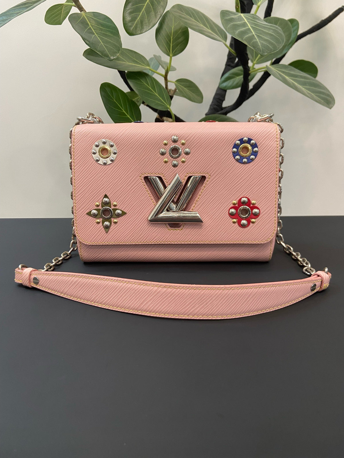 Louis Vuitton - Twist Medium - Leather - Pink - (medium)