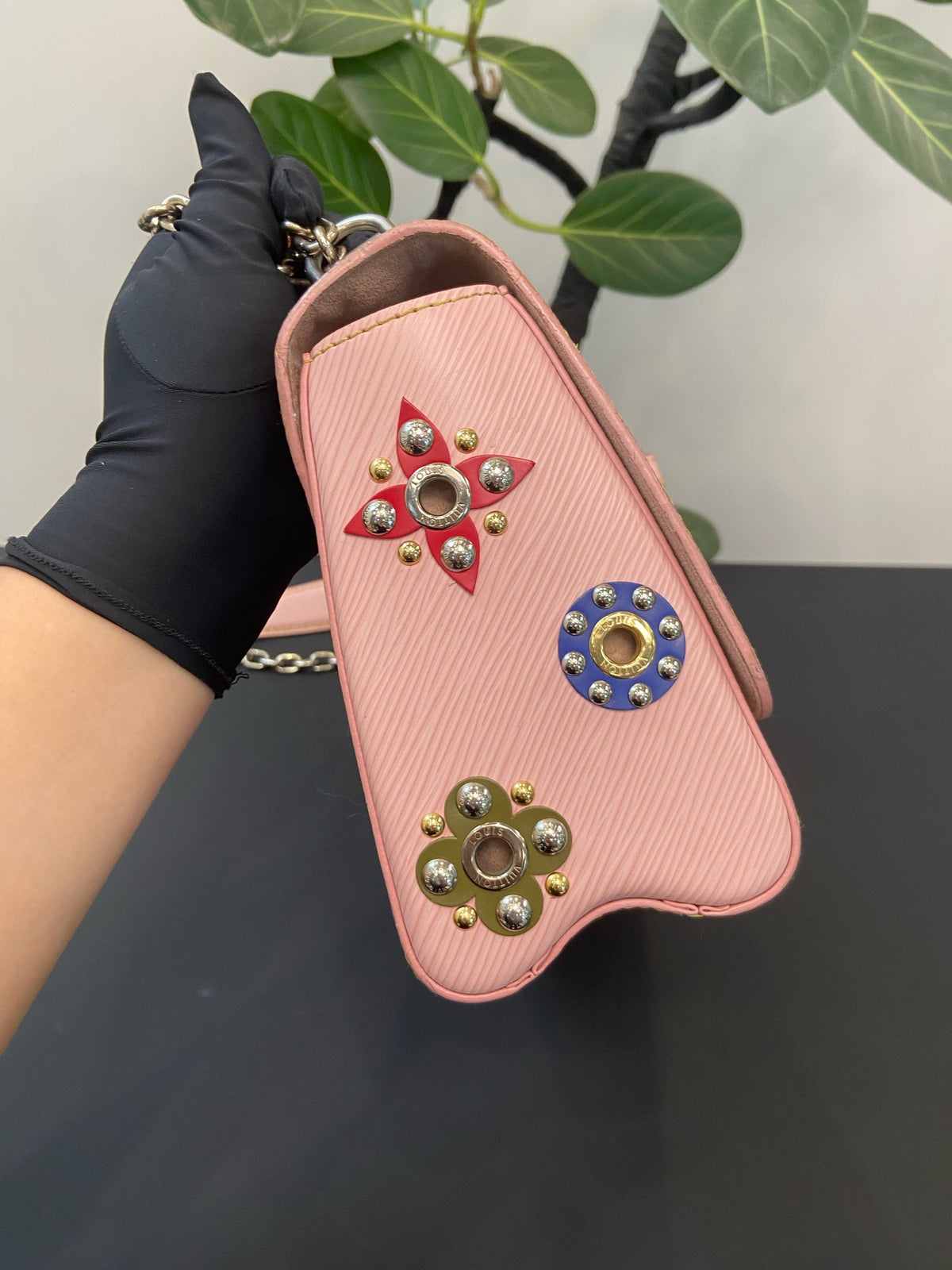 Louis Vuitton - Twist Medium - Leather - Pink - (medium)