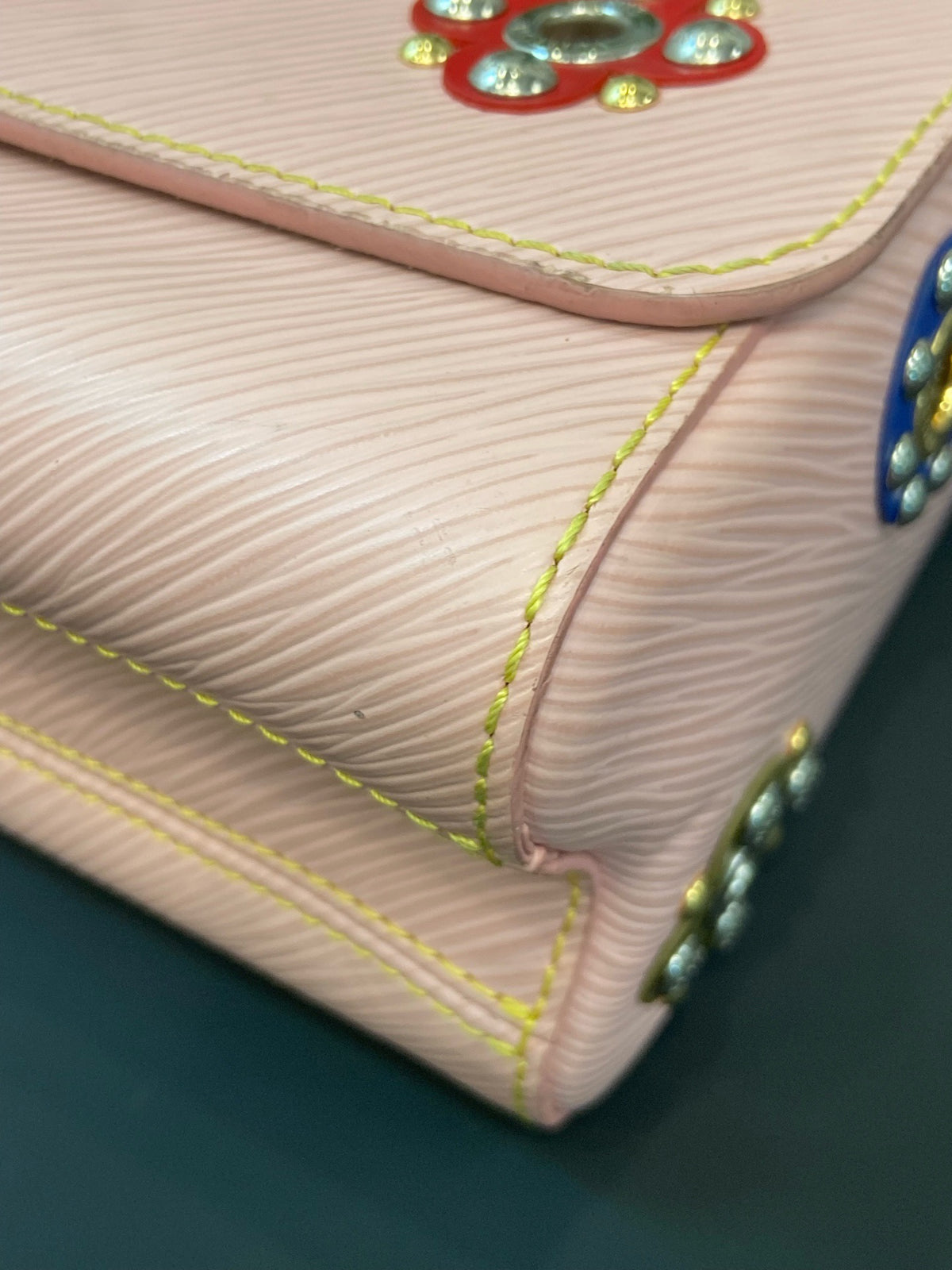 Louis Vuitton - Twist Medium - Leather - Pink - (medium)
