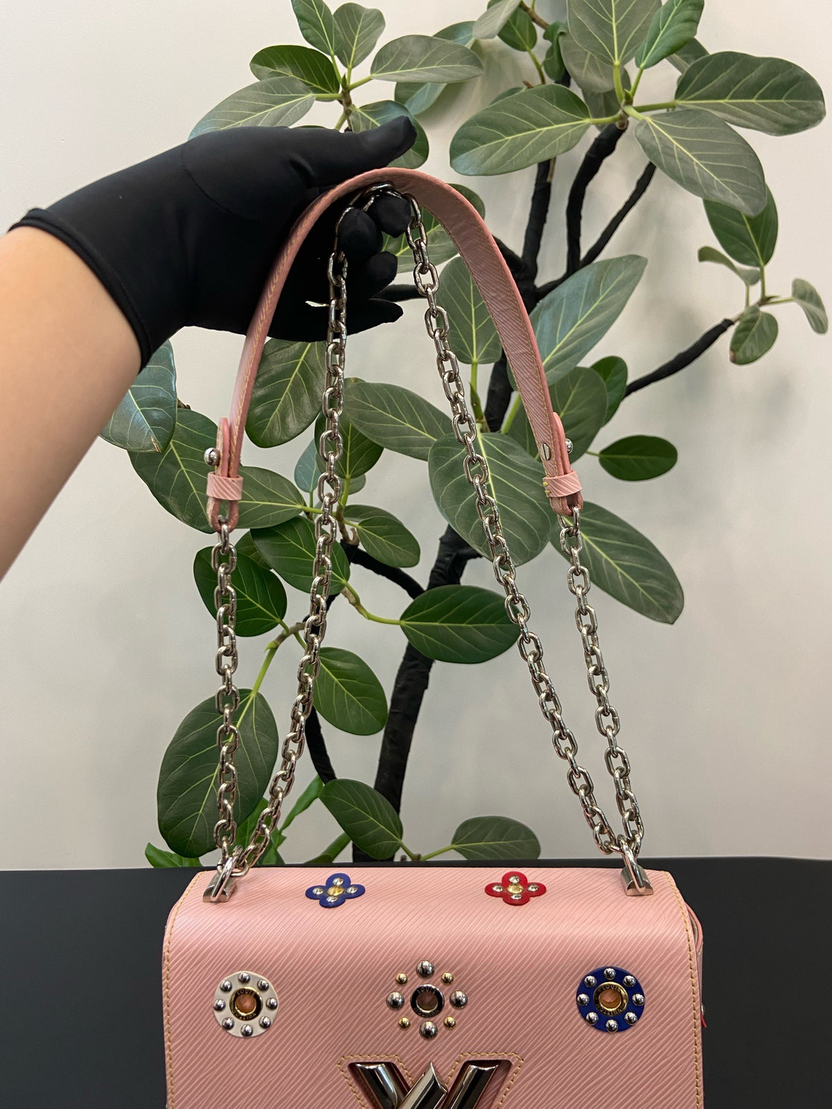 Louis Vuitton - Twist Medium - Leather - Pink - (medium)