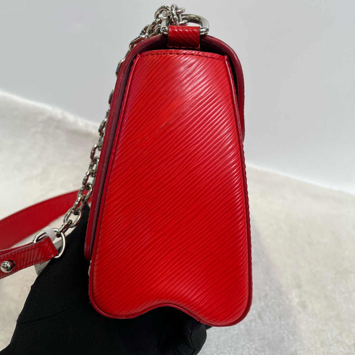 Louis Vuitton - Twist Medium - Leather - Red - (medium)